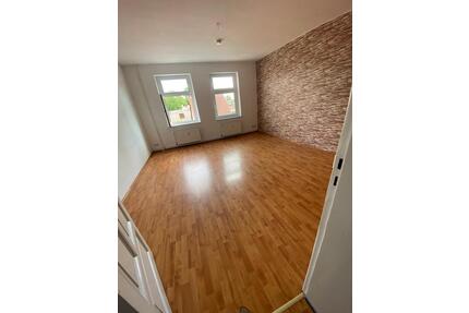 Geräumige 3-Zimmer-Wohnung mit EBK und Schuppen in Luckenwalde
