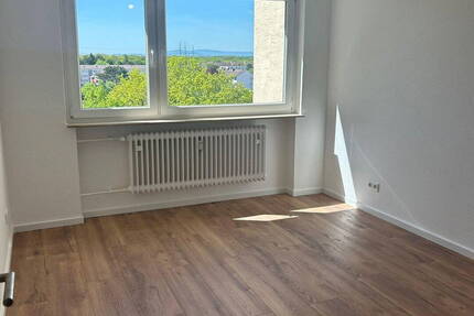 Frisch sanierte 3-Zimmer-Wohnung mit Balkon und neuer Einbauküche in Hanau-Kesselstadt
