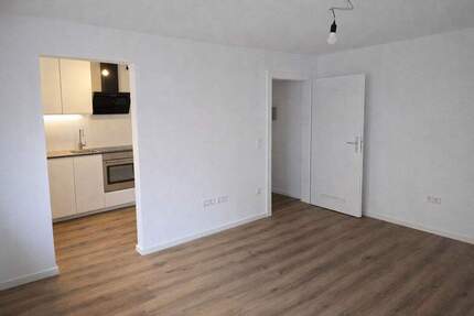 Helle 2-Zimmer-Wohnung mit großem Balkon, Küche, Privatparkplatz - Neunkirchen am Sand