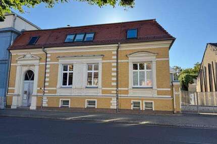 Haus zum Kaufen in Luckenwalde 950.000,00 € 364 m²
