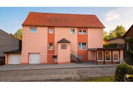 Platzwunder mit Herz: Mehrgenerationenhaus in ruhiger Dorfidylle - Marsberg