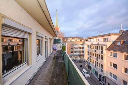 Charmante 2-Zimmerwohnung mit Wintergarten, zwei Balkonen & Garage - ganz oben in Köln-Mülheim