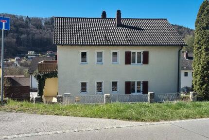 Verkaufe 2-Familienhaus mit großzügigem Grundstück in Riedenburg