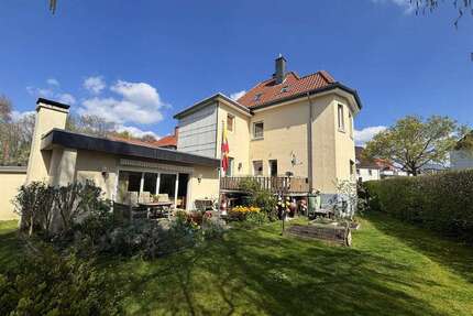 Haus zum Kaufen in Lage 350.000,00 € 211.61 m²