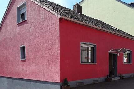 Großzügiges Ein- bis Zweifamilienhaus in Völklingen Luisenthal