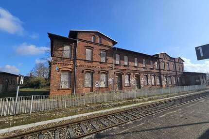 Haus zum Kaufen in Karow 195.000,00 € 920 m²