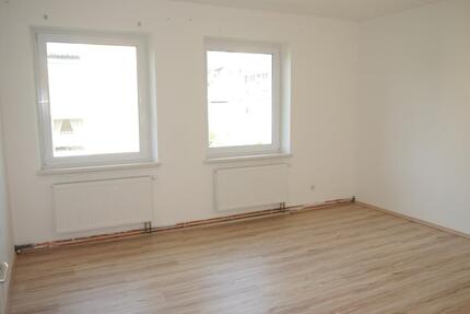 3-Zimmer-Wohnung – ca. 80 m² mit Einbauküche - Selb