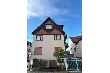 Großzügiges Zweifamilienhaus | 9 Zimmer, 2 Balkone, Doppelgarage - Bad Camberg