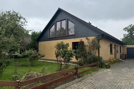 Aufwändig modernisiertes Einfamilienhaus + Keller + Garage + Garten - gepflegte Wohnlage - Syke