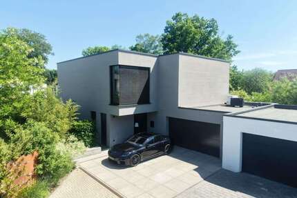 Haus zum Kaufen in Bielefeld 1.850.000,00 € 242.15 m²