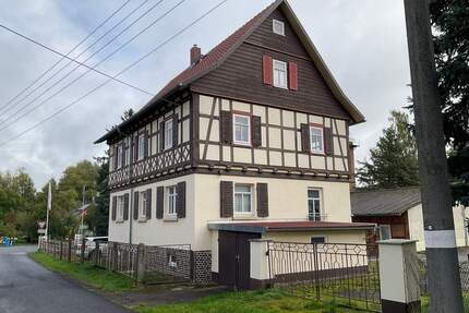 Historisches Fachwerkhaus mit modernem Komfort – Wohnen und Arbeiten unter einem Dach in Straufhain