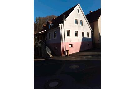 Haus zu verkaufen - 55.000,00&nbsp;EUR Kaufpreis, ca.&nbsp; 90,00&nbsp;m&sup2; in Burkardroth (PLZ: 97705)