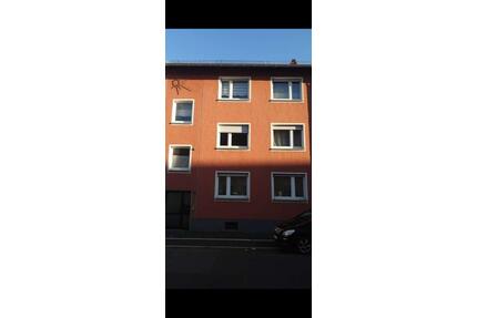 Gepflegte Wohnung mit Garten, Carport und ausgebautem Dachzimmer - Aschaffenburg Gailbach