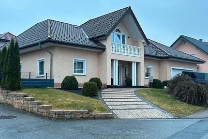 Einfamilienhaus mit Doppelgarage in Kirchberg zu verkaufen - Kirchberg (Hunsrück)