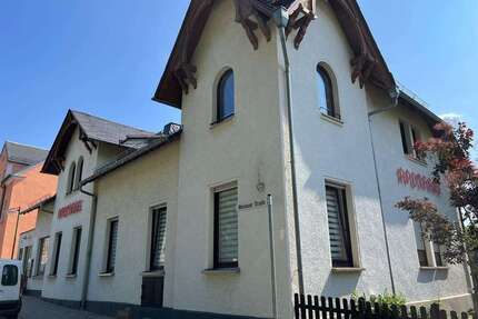 Haus zum Kaufen in Neumark 280.000,00 € 227 m²