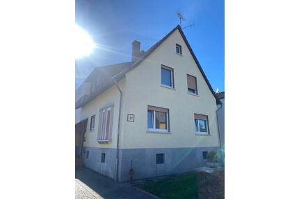 Zweifamilienhaus mit großem Garten, Garage & Ausbaupotenzial - Laubach