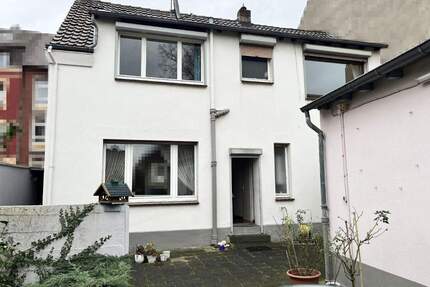 Einseitig-angebautes solides Ein-bis Zweifamilienhaus in Duisburg Alt-Homberg mit Garage