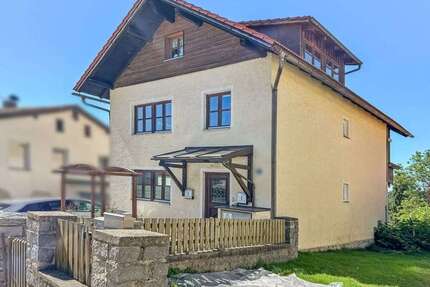 Haus zum Kaufen in Spiegelau 189.000,00 € 146.39 m²