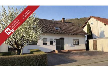 Charmante Dachgeschosswohnung im 3-Parteienhaus mit Balkon, Garten, Stellplatz und Garage - Wartenberg-Rohrbach