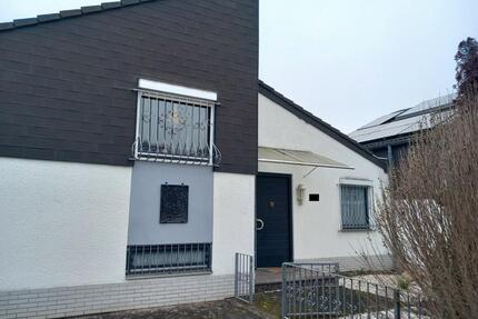REIHENMITTELHAUS IN BONN-TANNENBUSCH - BEZUGSFREI -