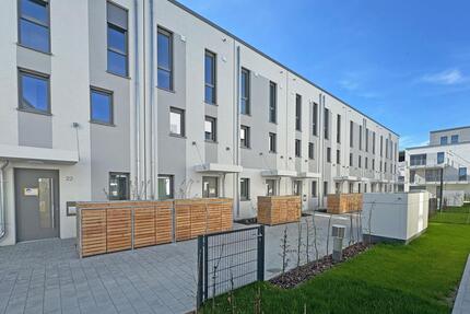 Viel Raum für Ihre Familie: Stilvolles Neubau-Reihenstadthaus mit Garten - Nürnberg Almoshof