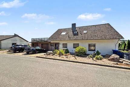 Haus zum Kaufen in Kalletal 247.000,00 € 226 m²