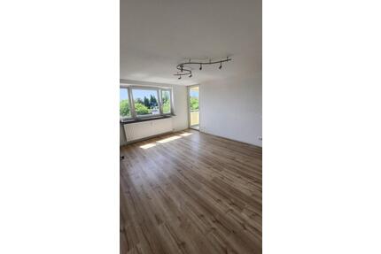 frisch renoviete - 3 Zim. Wohnung-76 qm-mit Balkon in Wertheim