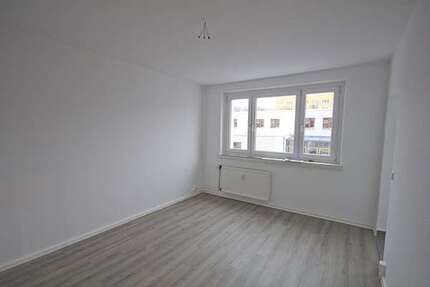 Wohnung zum Mieten in Halle (Saale) 247,00 € 41.12 m²