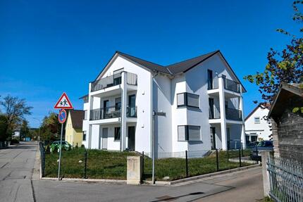 helle 3-Zimmer DG-Wohnung mit 2 Balkonen, EBK, Garage+Stellplatz - Schwandorf