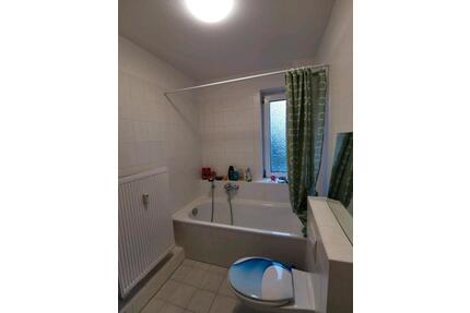 Ruhige 2 Zimmer-Wohnung im Grünen mit Wannenbad - Leipzig Südost