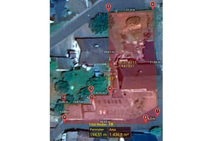 Drei Wohnhäusern mit zwei Hallen, vier Garagen, 6 Caports - Nentershausen