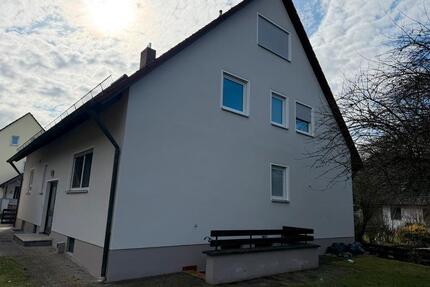 2 Familien Haus Barthelmesaurauch mit Ausbaupotenzial von privat - Schwabach