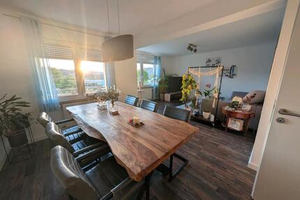 Wohnen mit Weitblick - Stilvolle 4 Zimmer Wohnung in Beurig - Saarburg