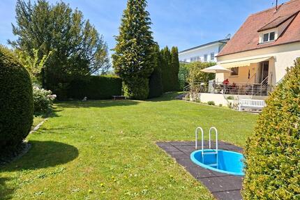 Einfamilienhaus mit großem Garten, ELW und Doppelgarage Aystetten