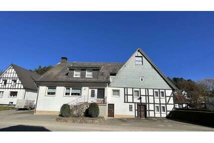 Haus zum Kaufen in Kirchhundem Heinsberg 170.000,00 € 196 m² - Kirchhundem / Heinsberg