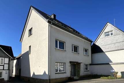 Haus zum Kaufen in Brilon 235.000,00 € 199 m²