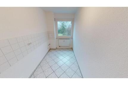 Lichterhellte 3-Raum-Wohnung mit Balkon - Chemnitz Helbersdorf