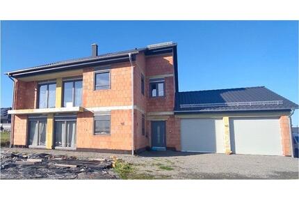 Großes Mehrfamilienhaus mit Doppelgarage und Garten - Osterburken