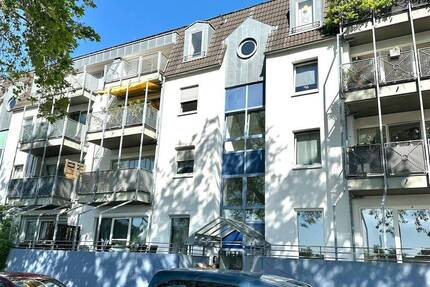 Frisch renovierte Etagenwohnung inkl. Tiefgaragenstellplatz in beliebter Wohnlage - Mönchengladbach Eicken