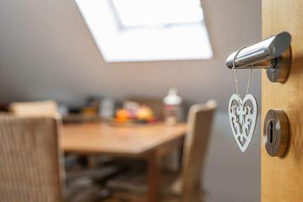 Großzügige 4 Zi.-DG-Wohnung in ruhiger Lage - Sinzing