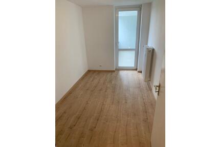 3 Zimmer Wohnung in Bayreuth, roter Hügel, mit Stellpl.