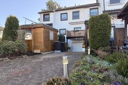 Zentral wohnen in Leeste: Gepflegtes Reihenmittelhaus mit Wintergarten und Garage! - Weyhe