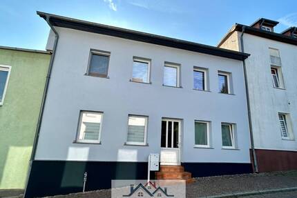 Die richtige Lage für Ihre Familie!! Gepflegtes Stadthaus Doppelhaushälfte in Demmin.