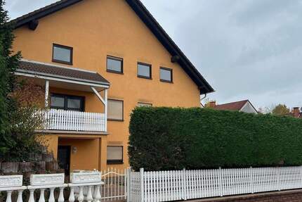 Wohnen am Sonnenhügel: Charmante 2-ZKB-Untergeschosswohnung mit Außenterrasse in Völklingen