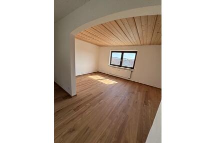 Helle 2,5 Zimmer Etagenwohnung neu saniert in Mallersdorf - Mallersdorf-Pfaffenberg