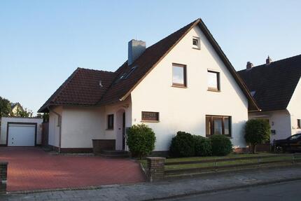 Provisionsfrei - zentrales, kernsaniertes Einfamilienhaus - Bassum