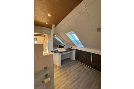 Wohnung 160 qm mit Balkon - 1.200,00&nbsp;EUR Kaltmiete, ca.&nbsp; 160,00&nbsp;m&sup2; in Halle (PLZ: 33790)