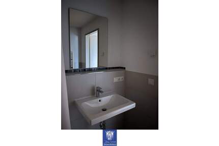 ERSTBEZUG! Moderne Neubauwohnung mit Balkon, EBK und Fußbodenheizung! Lift! - Arnsdorf