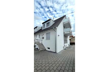 ​Neuwertige 5,5-Zimmer-DHH in Reutlingen-Betzingen 160m²