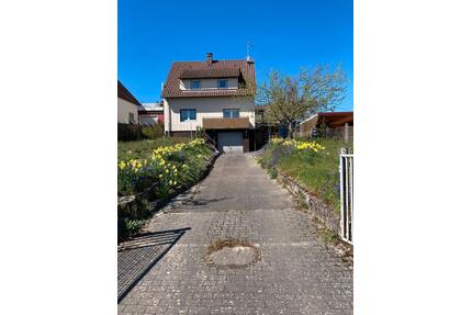 Provisionsfrei: Einfamilienhaus mit großem Grundstück + Potential - Oberderdingen